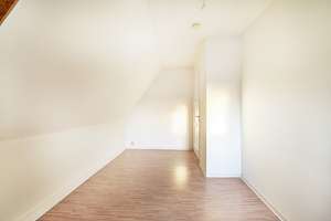 Vermietete 3-Zimmer-Wohnung (DG) in Karlsruhe-Knielingen – Die vollständige Adresse der Immobilie erhältst du vom Anbieter., 76187 Knielingen, Karlsruhe – Vorschaubild 5