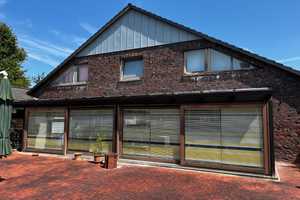 Zweifamilienhaus mit Schwimmbad und Wintergarten sowie Terrasse in Wilhelmshaven zu verkaufen. – Wilhelmshaven – Vorschaubild 1