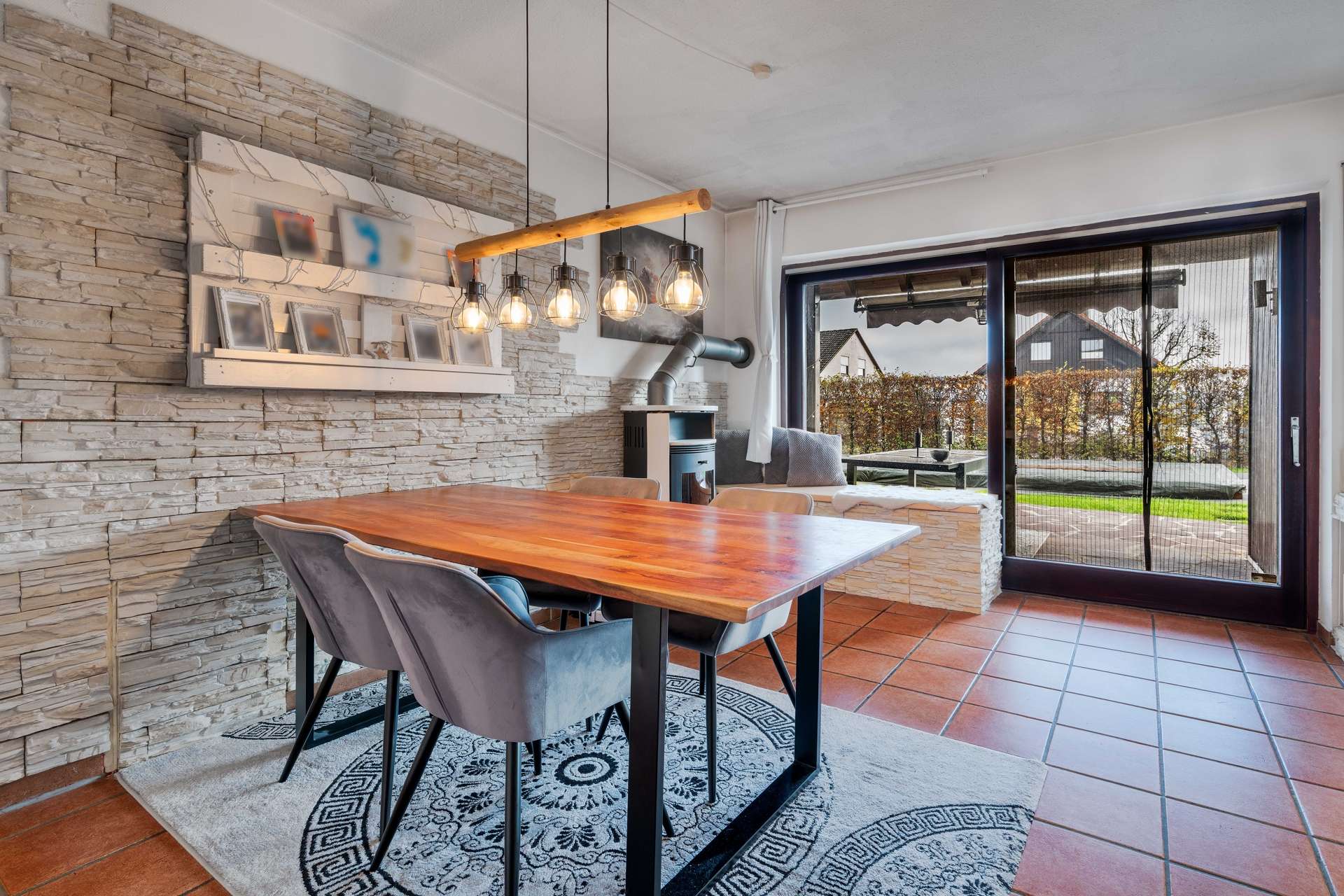 Immobilie in Balzheim - WOHNTRAUM MIT POOL UND EINLIEGEROPTION - Bild 1