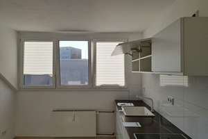 Geräumige Dachgeschosswohnung mit eigenem Balkon und Einbauküche – ideal auch für eine WG – Im Krahnenhof 5, 50668 Altstadt/Nord, Köln – Vorschaubild 4