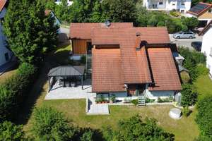 Gemütliches Einfamilienhaus mit großem Garten, Terrasse & Sauna  – Pfarrer Bäumler Straße 10, 84166 Adlkofen – Vorschaubild 1