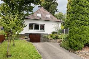 Zentrumsnah ! 
Erfreuen Sie sich an dieser attraktiven Stadtvilla mit großem Garten! – Die vollständige Adresse der Immobilie erhältst du vom Anbieter., 42929 Wermelskirchen – Vorschaubild 2