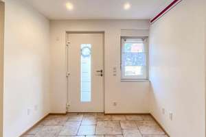 Bezugsfrei! 2019 teilsaniert | Einbauküche | Kamin | Garage | Teich | 1.215 m² Grundstück! – Die vollständige Adresse der Immobilie erhältst du vom Anbieter., 4509 Delitzsch – Vorschaubild 2