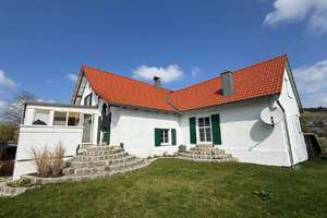 Stilvolles Landhaus mit 2 Wohnungen in top Lage - ruhig und sonnig!