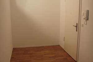 Moderne Gartenoase in Augsburg-Göggingen: Stilvolle 2-Zimmer-Wohnung mit Komfort-Bad & Terrasse – Butzstraße 31, 86199 Göggingen-Süd, Augsburg – Vorschaubild 4