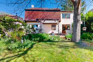 Freistehendes Einfamilienhaus mit Dachterrasse, Garten und viel Platz auf drei Etagen – Die vollständige Adresse der Immobilie erhältst du vom Anbieter., 12309 Lichtenrade, Berlin – Vorschaubild 1