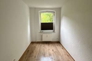 Gemütliche 3-Zimmer-Erdgeschosswohnung mit Tageslichtbad in Salzgitter-Thiede – Pappeldamm 26, 38239 Thiede, Salzgitter – Vorschaubild 2