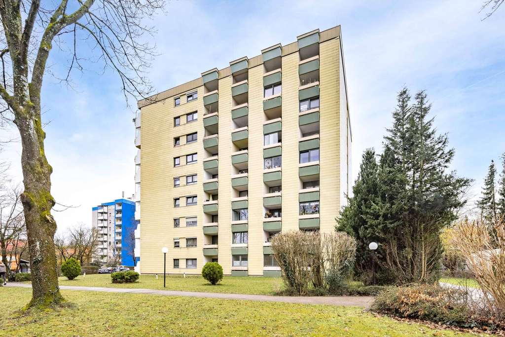 renovierungsbedürftiges 1-Zi.-Apartment mit Südausrichtung, Loggia und Einzelgarage – Erbbaurecht
