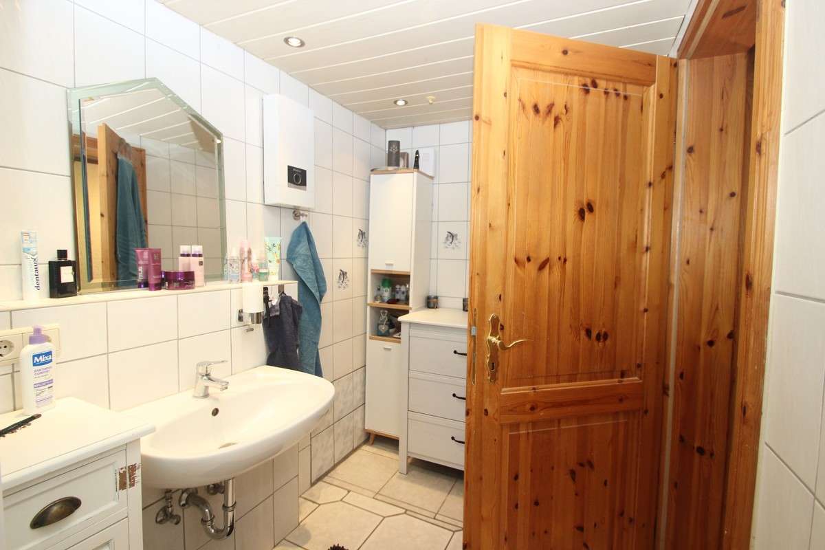 Immobilie in Königswinter - Wohnhaus mit 3 Mieteinheiten zentral in Königswinter-Thomasberg! - Bild 3