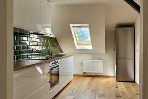 Traumhafte DG-Wohnung: Moderne Einbauküche, hochwertiger Parkett & Tageslichtbad – Weststraße 62, 9112 Kaßberg, Chemnitz – Vorschaubild 1