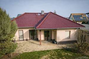 Wohnglück auf einer Ebene – Winkelbungalow mit Südterrasse und Kamin – Die vollständige Adresse der Immobilie erhältst du vom Anbieter., 39218 Schönebeck (Elbe) – Vorschaubild 15