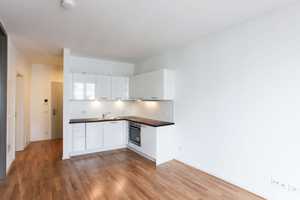 Nachmieter per 16.06.: Einbauschränke | Balkon | Einbauküche | Duschbad | Parkett & Zentrum! – Prager Straße 12a, 4103 Leipzig – Vorschaubild 2