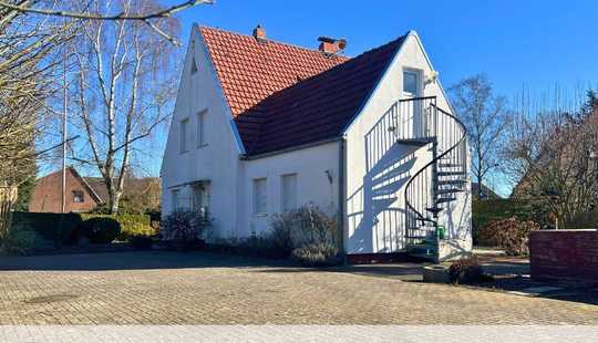 Bild von Großes Einfamilienhaus auf traumhaften Eckgrundstück am Waldrand