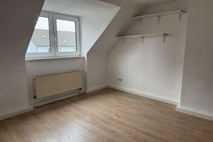 Renovierte 2-Zimmer-Wohnung im 3. OG in Köln-Humboldt/Gremberg – Feldbergstraße 13, 51105 Humboldt/Gremberg, Köln – Vorschaubild 1