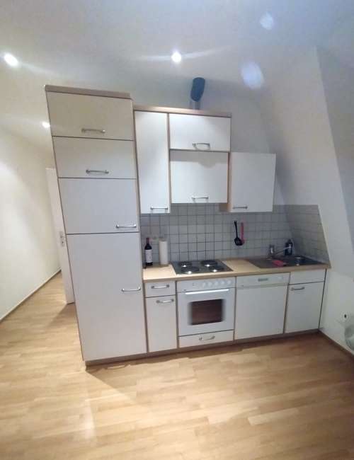 Immobilie in Frankfurt am Main - F-Hausen: Helle, sanierte  Single-Wohnung mit Gartennutzung, Einbauküche nahe U-Bahnstation - Bild 0