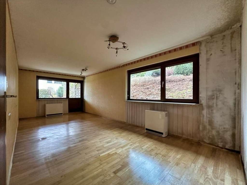 Immobilie in Bad Urach - Erdgeschosswohnung mit Terrasse, Garten und Blick auf den Rutschenfelsen - Bild 3