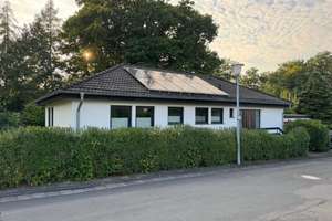 Energetisch sanierter Winkelbungalow in familienfreundlicher Wohnlage von Vettelschoß – Die vollständige Adresse der Immobilie erhältst du vom Anbieter., 53560 Vettelschoß – Vorschaubild 2