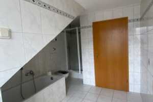 Helle & renovierte Dachgeschosswohnung mit Balkon – Spichernstraße 27, 47137 Duisburg – Vorschaubild 12