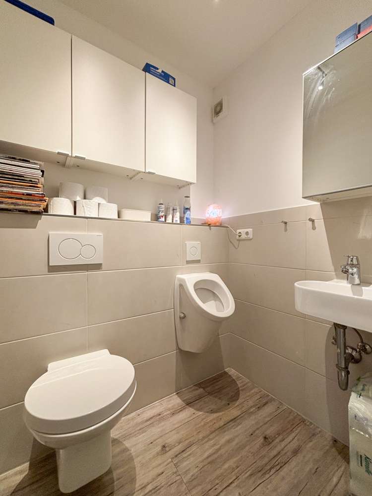 Immobilie in Hofheim am Taunus - Wallau: Eigene "Wohninsel" mit viel Privatsphäre! Hofhaus 270 m², nutzbar auch für 2 Generationen. - Bild 1