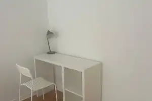 Möbliertes WG-Zimmer mit Balkon – 17 m² in Hamburg (inkl. NK & Internet) – 735 € Warm – Peterskampweg 3, 22089 Hamburg – Vorschaubild 1