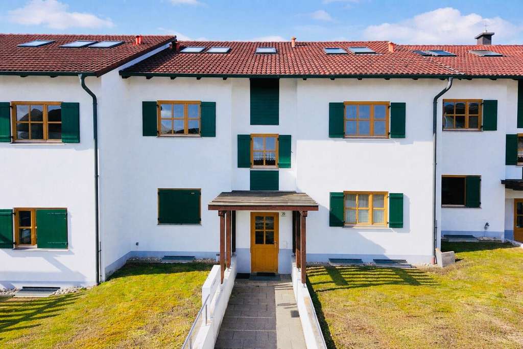 Immobilie in Moosthenning - Attraktive 2,5-Zimmer-Maisonettewohnung mit Balkon – nur 7 Min. zum BMW-Werk Dingolfing - Bild 0