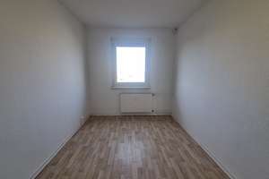 Zeit zum Toben, Spielen und Lachen! Familienwohnung mit großem Sonnenbalkon – Bruno-Taut-Ring 166, 39130 Neu Olvenstedt, Magdeburg – Vorschaubild 2