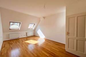 Bezugsfreie 2-Zimmer-Dachgeschosswohnung mit Terrasse und klassischen Stuckdetails – Die vollständige Adresse der Immobilie erhältst du vom Anbieter., 4275 Südvorstadt, Leipzig – Vorschaubild 7