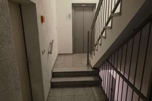 Renovierte 3 Zimer-Wohnung mit Aufzug, Garage, Balkonkraftwerk, Video-Sprechanlage (insgesamt: 1.140 – Von-der-Mark-Str. 17, 47137 Mittelmeiderich, Duisburg – Vorschaubild 2