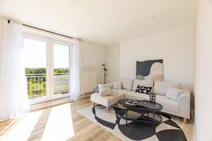 Neu renoviert, toll möbliert, 2-Zimmer mit SW-Balkon, Tageslichtbad und Fernblick!