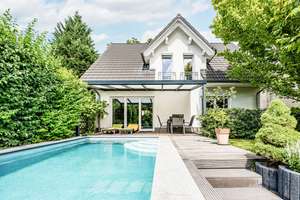Modern single-family home with a pool, spa area, a 168 m² outbuilding, and access to the Nuthe River – Die vollständige Adresse der Immobilie erhältst du vom Anbieter., 14473 Südliche Innenstadt, Potsdam – Vorschaubild 2