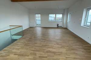*neuwertige Maisonette-Wohnung mit Dachterrasse*