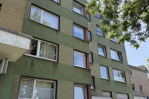 Top 10-Familienhaus mit Balkonen, Aufzug und 6 Garagen in guter Lage von Weitmar-Mark – Markstraße 395, 44795 Weitmar-Mark, Bochum – Vorschaubild 3