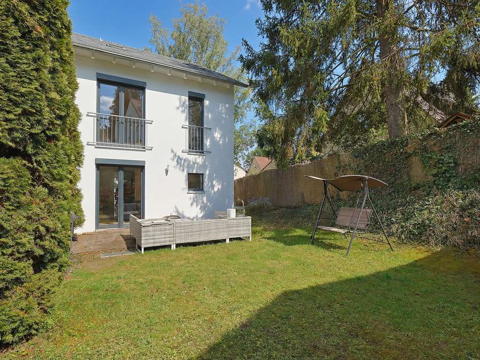 Großer Garten mit Terrasse ...