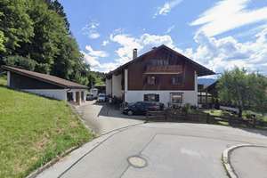 Reihenmittelhaus mit Sonnenterrasse und kleinem Garten in ruhiger Lage – Am Hochwald 28, 83714 Miesbach – Vorschaubild 1