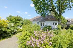 Zentrumsnah! Großer Winkelbungalow in Neunkirchen