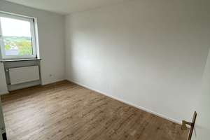 Top-sanierte 3-Zi.-Eigentumswohnung mit Balkon, Garage & Kapitalanlagepotenzial – Regensburg Süd – Die vollständige Adresse der Immobilie erhältst du vom Anbieter., 93057 Konradsiedlung-Wutzlhofen, Regensburg – Vorschaubild 7