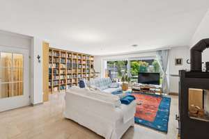 Stilvolle Doppelhaushälfte mit schönem Garten und Außenpool in begehrter Lage von München-Trudering – Die vollständige Adresse der Immobilie erhältst du vom Anbieter., 81825 Gartenstadt Trudering, München – Vorschaubild 3