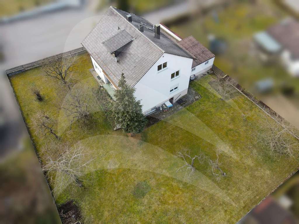 Immobilie in Mallersdorf-Pfaffenberg - Investmentchance: 3 Wohneinheiten plus zusätzliches Baugrundstück - Bild 2