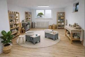 LICHTDURCHFLUTETER  HOBBYRAUM MIT KOMFORTAUSSTATTUNG