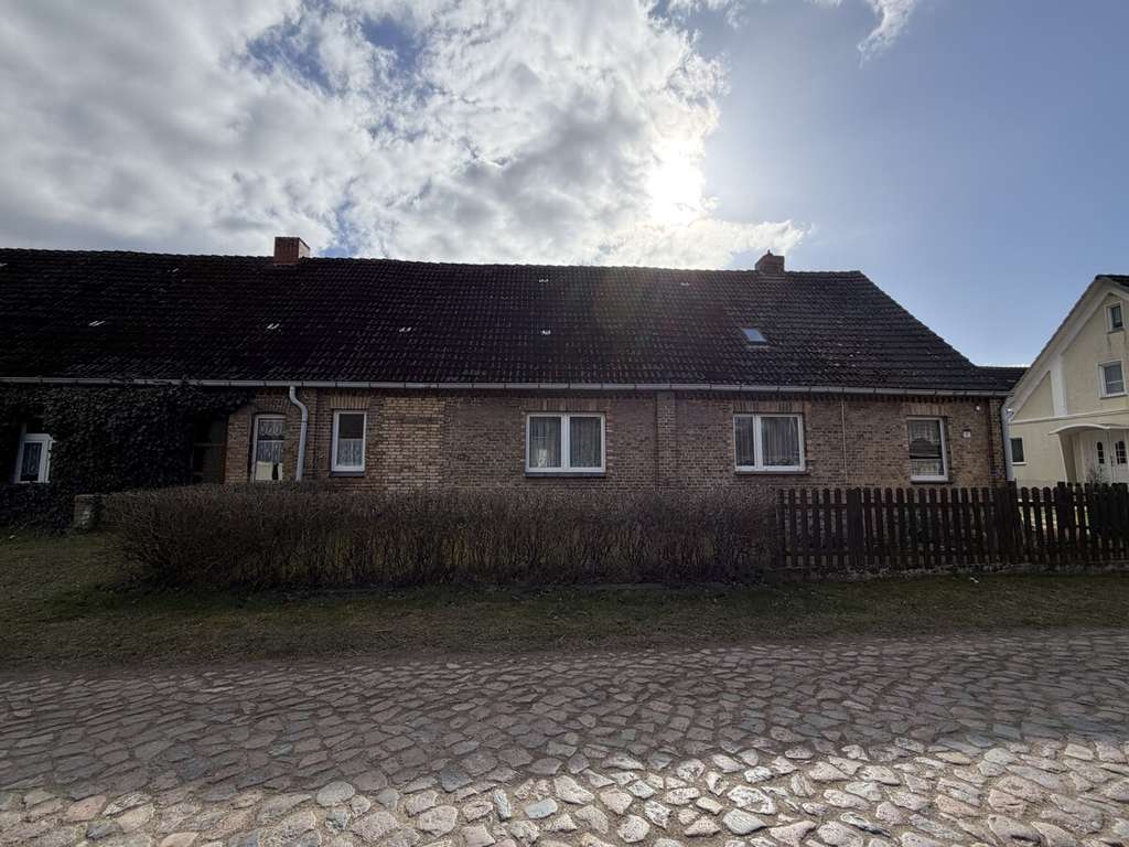 Immobilie in Kreien - PROVISIONSFREI | Aus Alt mach Wow – Haus mit Charakter und riesigem Gestaltungsspielraum - Bild 1