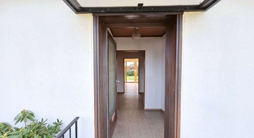 Immobilie in Zell (Mosel) - Wohnen auf einer Ebene-Kleines Einfamilienhaus mit Garage und Garten in guter Wohnlage von Zell/Barl - Bild 4