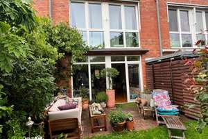 PASSIV real geteilt Familienhaus mit 5-6 Zimmern in Hamburg-Iserbrook , Tiefgarageplatz inkl.