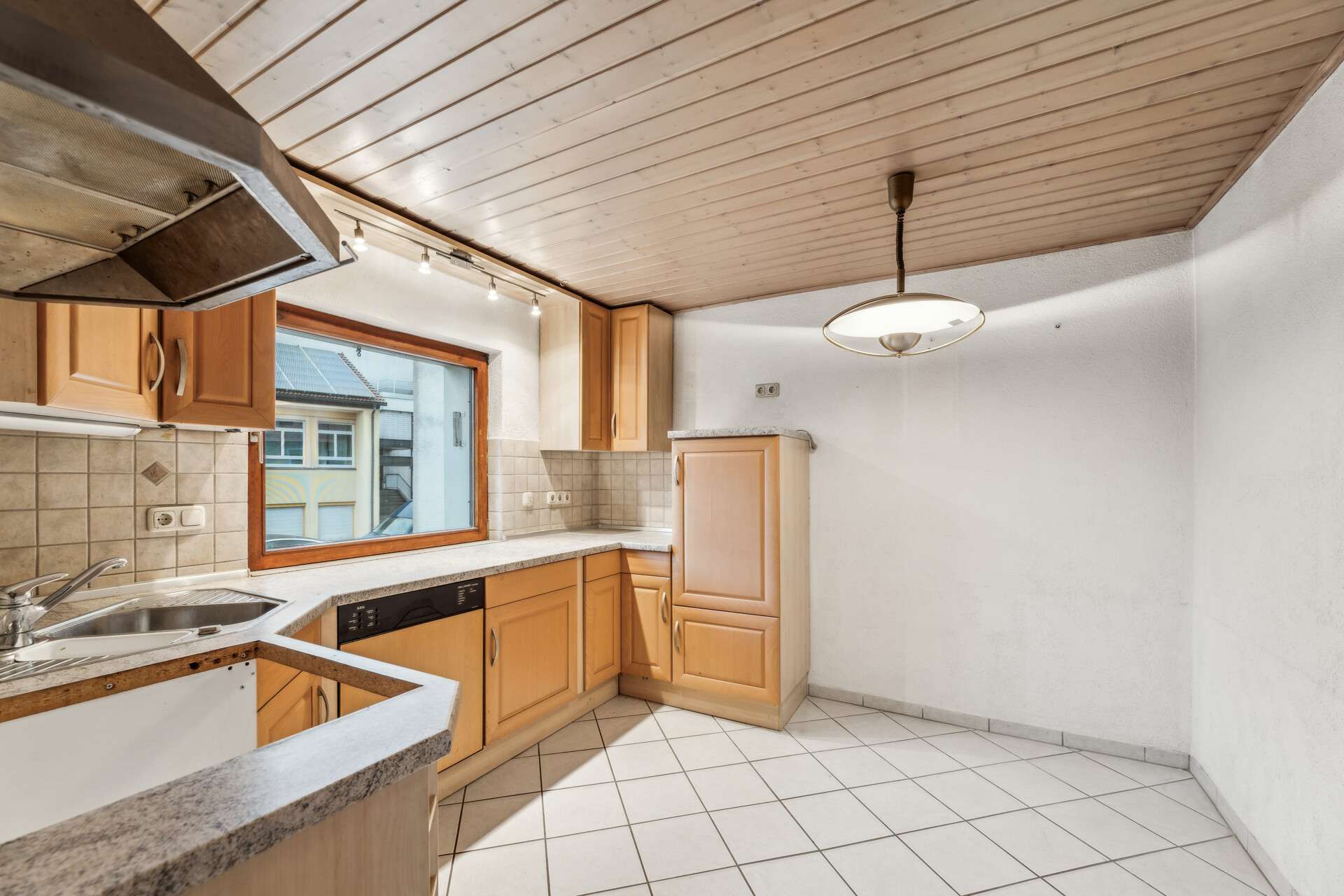 Immobilie in Igensdorf - Mehrfamilienhaus aus dem Dornrösschenschlaf erwacht - Bild 1