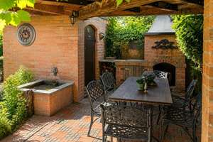 Großzügiges Zuhause mit besonderem Extra: Maisonette, Sauna & Schwimmteich