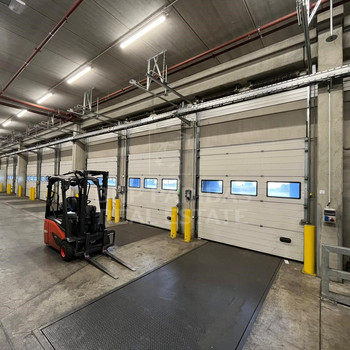 Logistikimmobilie mit 11 Laderampen in Garching