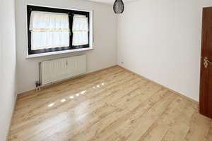 NÜRNBERG-NORD: RUHIG GELEGENE 3-ZIMMER-EG-WOHNUNG MIT GROSSER TERRASSE UND AUSSENSTELLPLATZ – Die vollständige Adresse der Immobilie erhältst du vom Anbieter., 90408 Uhlandstraße, Nürnberg – Vorschaubild 9