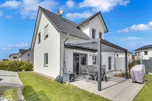 Wohntraum mit Stil und Energieeffizienz!
Neuwertiges KfW-55-Einfamilienhaus mit moderner Ausstattun – Die vollständige Adresse der Immobilie erhältst du vom Anbieter., 92421 Schwandorf – Vorschaubild 33
