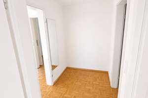 2-Zimmer-DG-Wohnung mit Küche und Loggia in Schwabing – Reventlowstr. 3, 80805 Münchner Freiheit, München – Vorschaubild 8