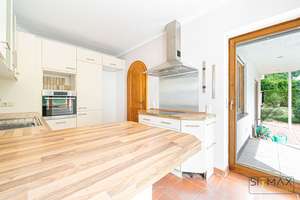 Mediterranes Wohnambiente trifft Architektur – Familienhaus mit exklusiver Pool-Lounge im Würmtal – Die vollständige Adresse der Immobilie erhältst du vom Anbieter., 82166 Gräfelfing – Vorschaubild 8