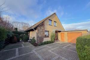 Großzügiges Einfamilienhaus in Bloherfelde mit Garten, Garage und viel Potenzial – Die vollständige Adresse der Immobilie erhältst du vom Anbieter., 26129 Bloherfelde, Oldenburg (Oldenburg) – Vorschaubild 1